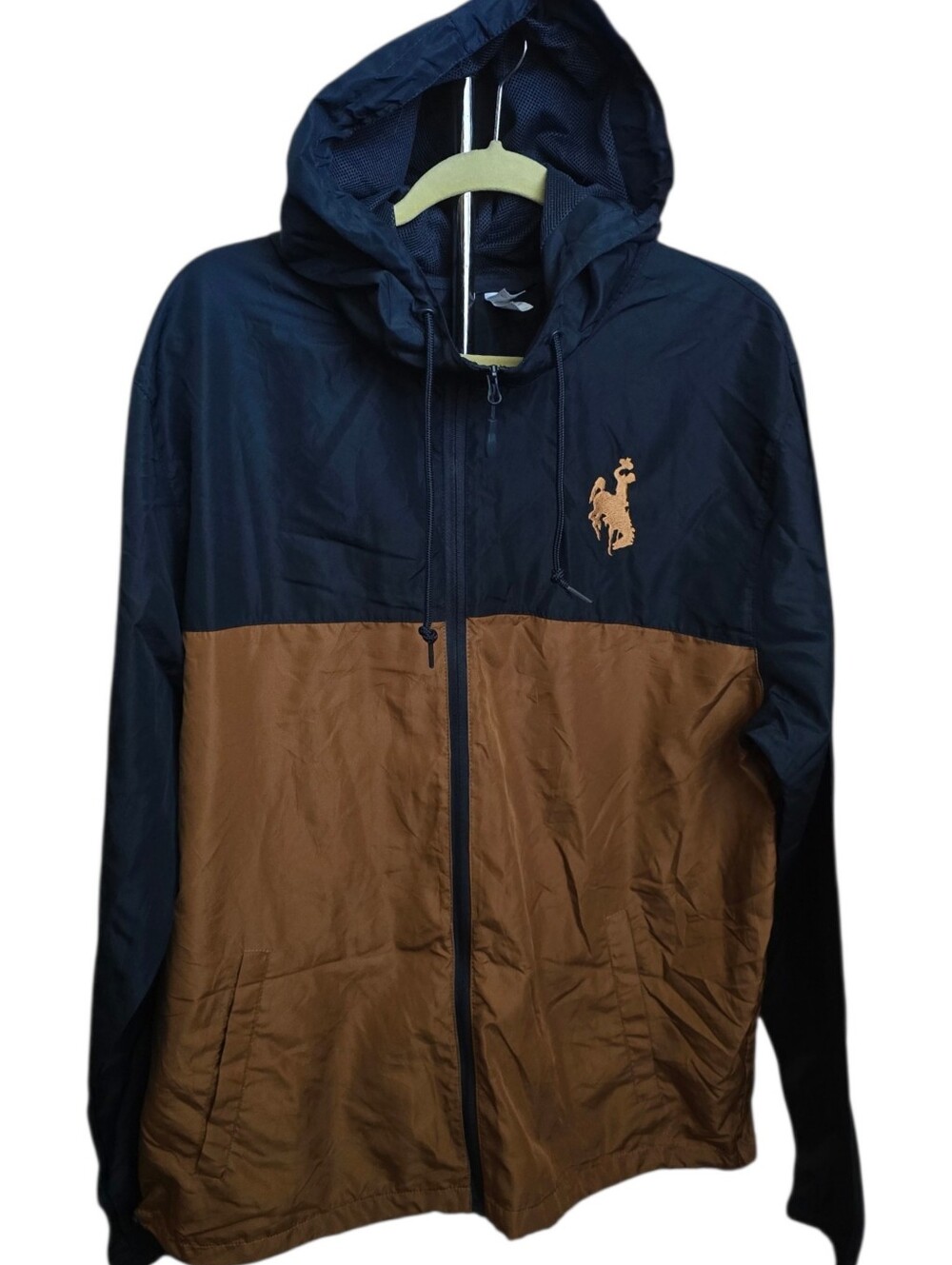 University of Wyoming Light-weight Jacket Size XL Embroidered Logo